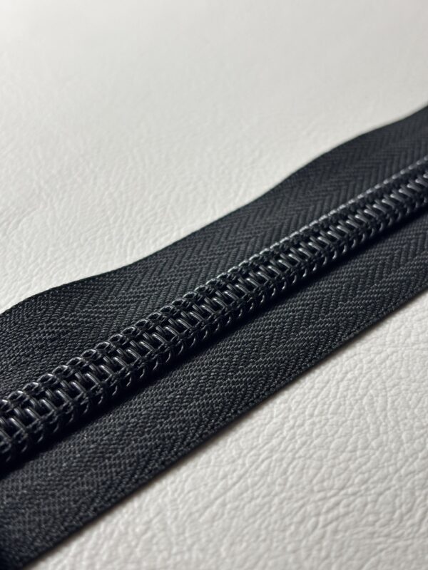 YKK Spiral Dragkedja 10 mm – Metervara (Svart 580)