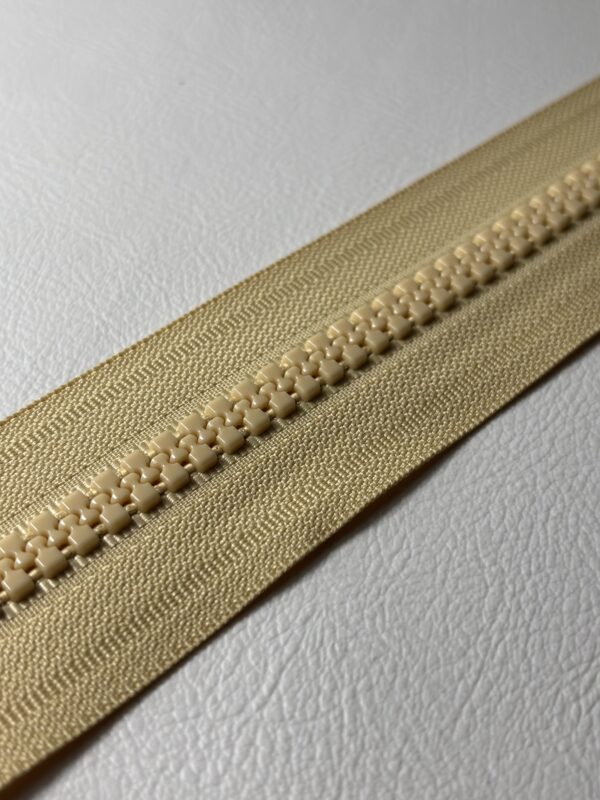 YKK Vislon Dragkedja 10 mm – Metervara (Beige 129)