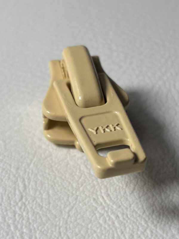 YKK Original Löpare Metall – 10 mm Vislon (Beige 129)