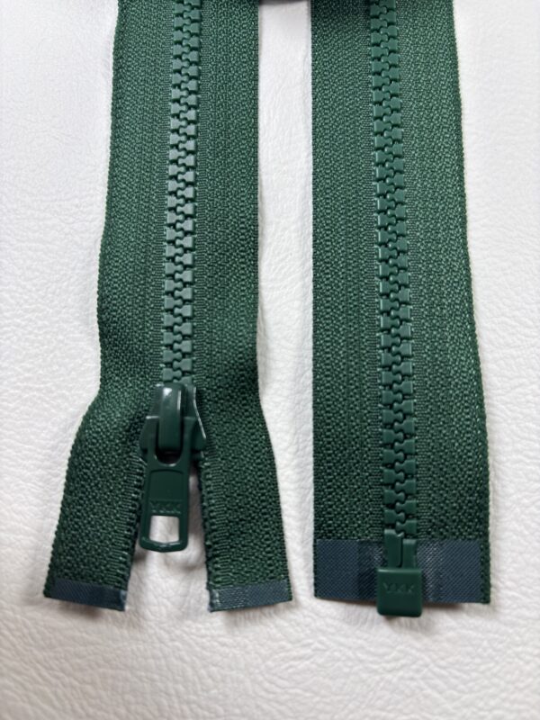 YKK Vislonblixtlås 6 mm – Delbart Envägs – 153 Mörkgrön (20–150 cm)