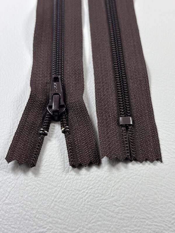 YKK Spiralblixtlås 6 mm – Fast – 570 Mörkbrun (30–120 cm)
