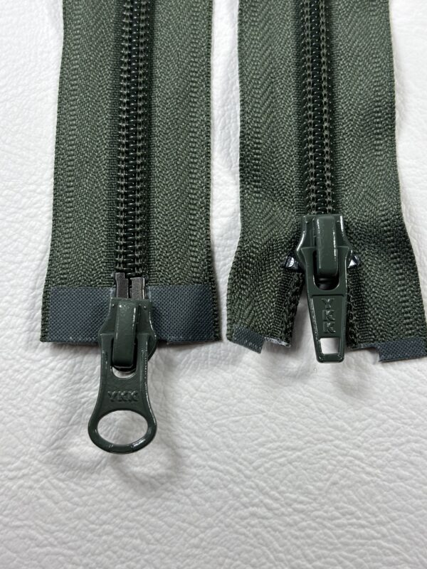 YKK Spiralblixtlås 6 mm – Delbart Tvåvägs – 567 Militärgrön (30–120 cm)