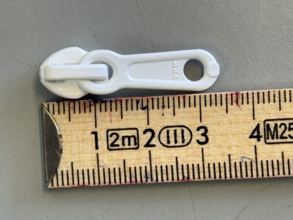 YKK Original Löpare Spiral 5,5 mm – TFL Plast (Svart / Vit)